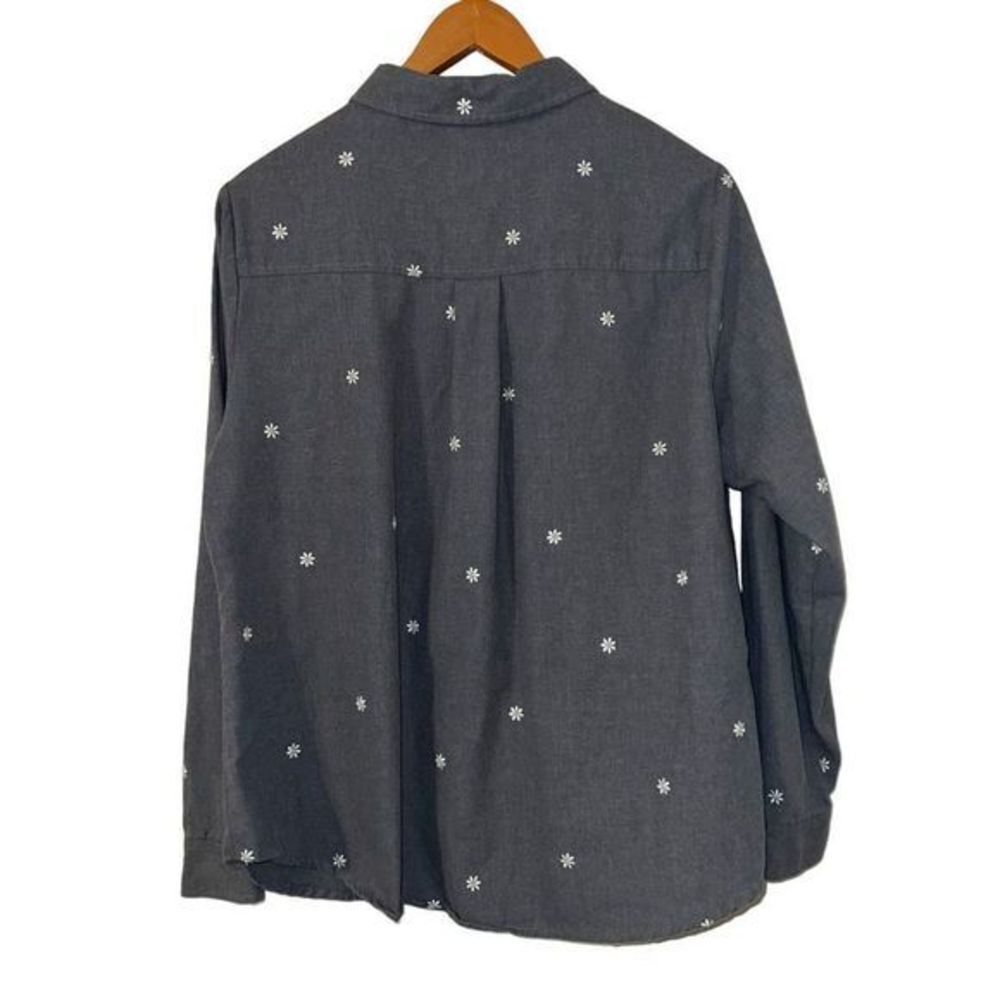 Torrid Cotton daisy Embroidered Button-Front Shirt‎ - Picture 6 of 10